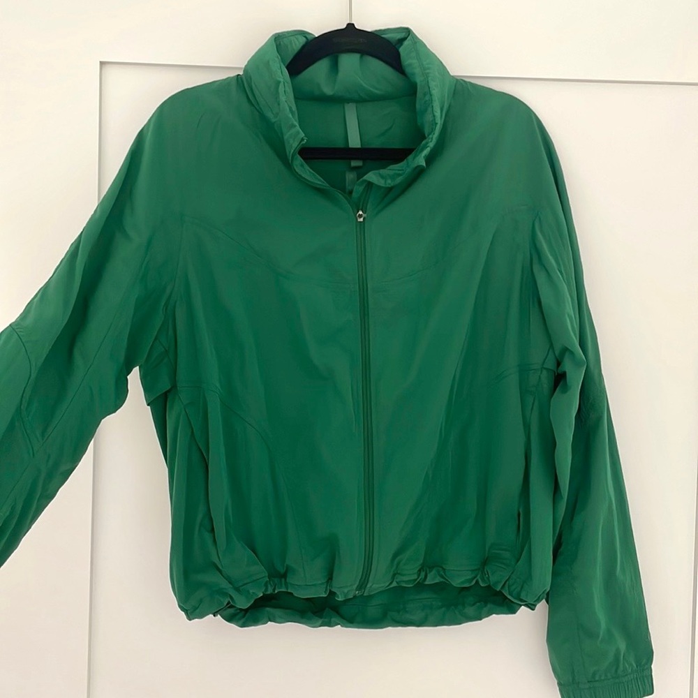 Lululemon Windbreaker - never worn!
